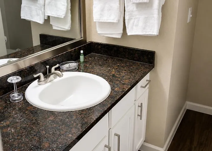 Haven 2br,2ba, Pool, Gym & King Bed Apartment Chandler