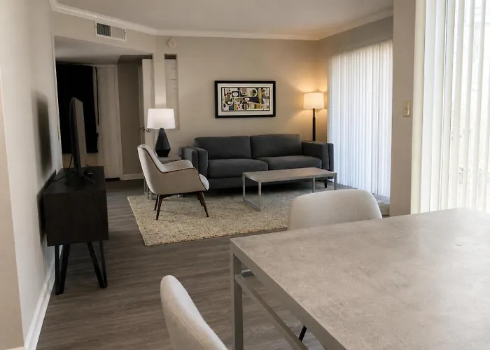 Apartment Haven 2br,2ba, Pool, Gym & King Bed Chandler