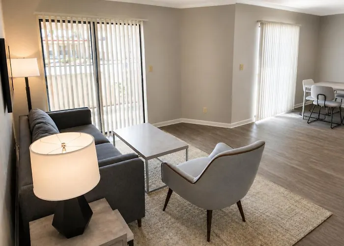 Apartment Haven 2br,2ba, Pool, Gym & King Bed *