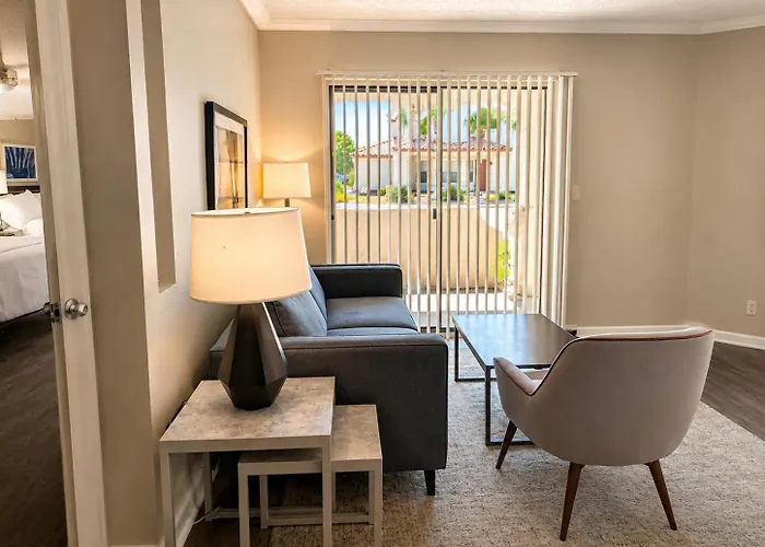 Haven 2br,2ba, Pool, Gym & King Bed Chandler