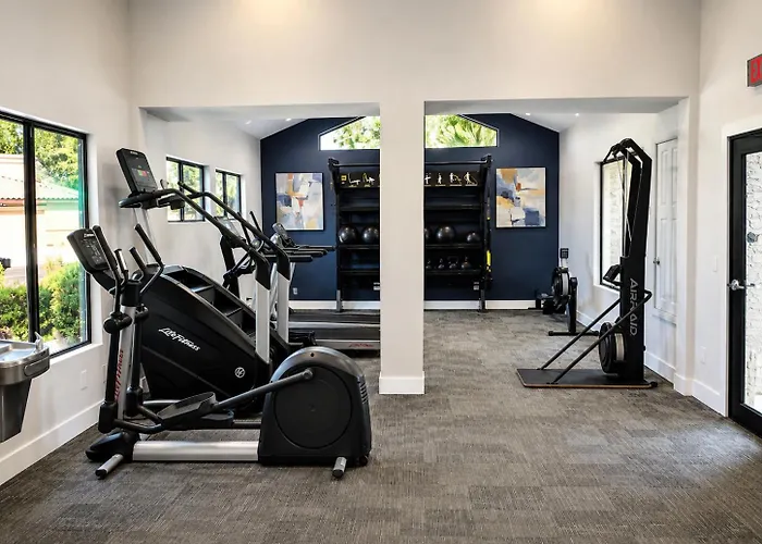 Haven 2br,2ba, Pool, Gym & King Bed Apartment Chandler